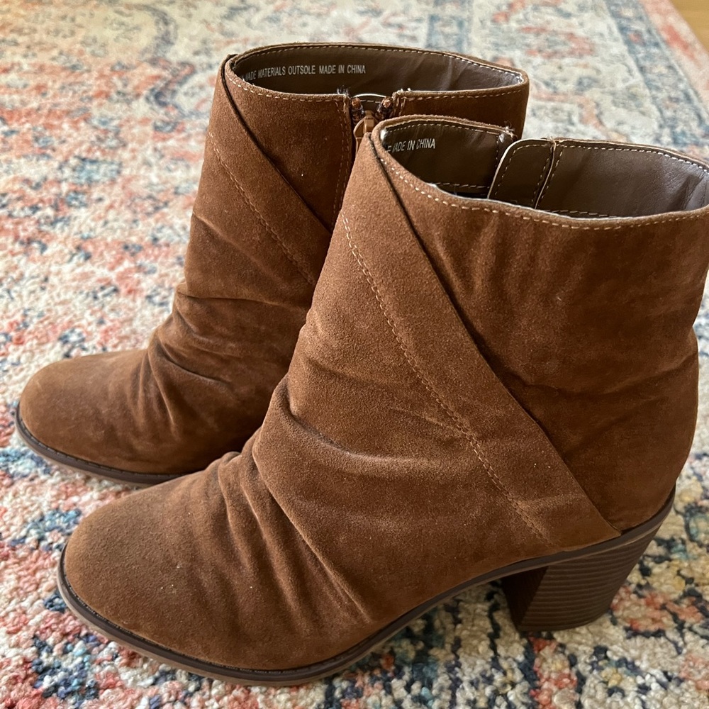 Universal Thread Heeled Booties